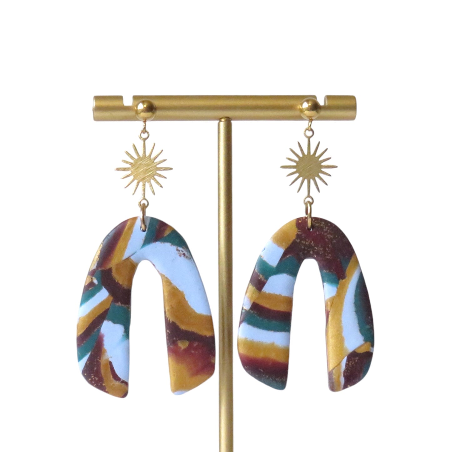 Pendientes largos amalgama en_azul pastel, verde petróleo, oro rico y rojo merlot.
