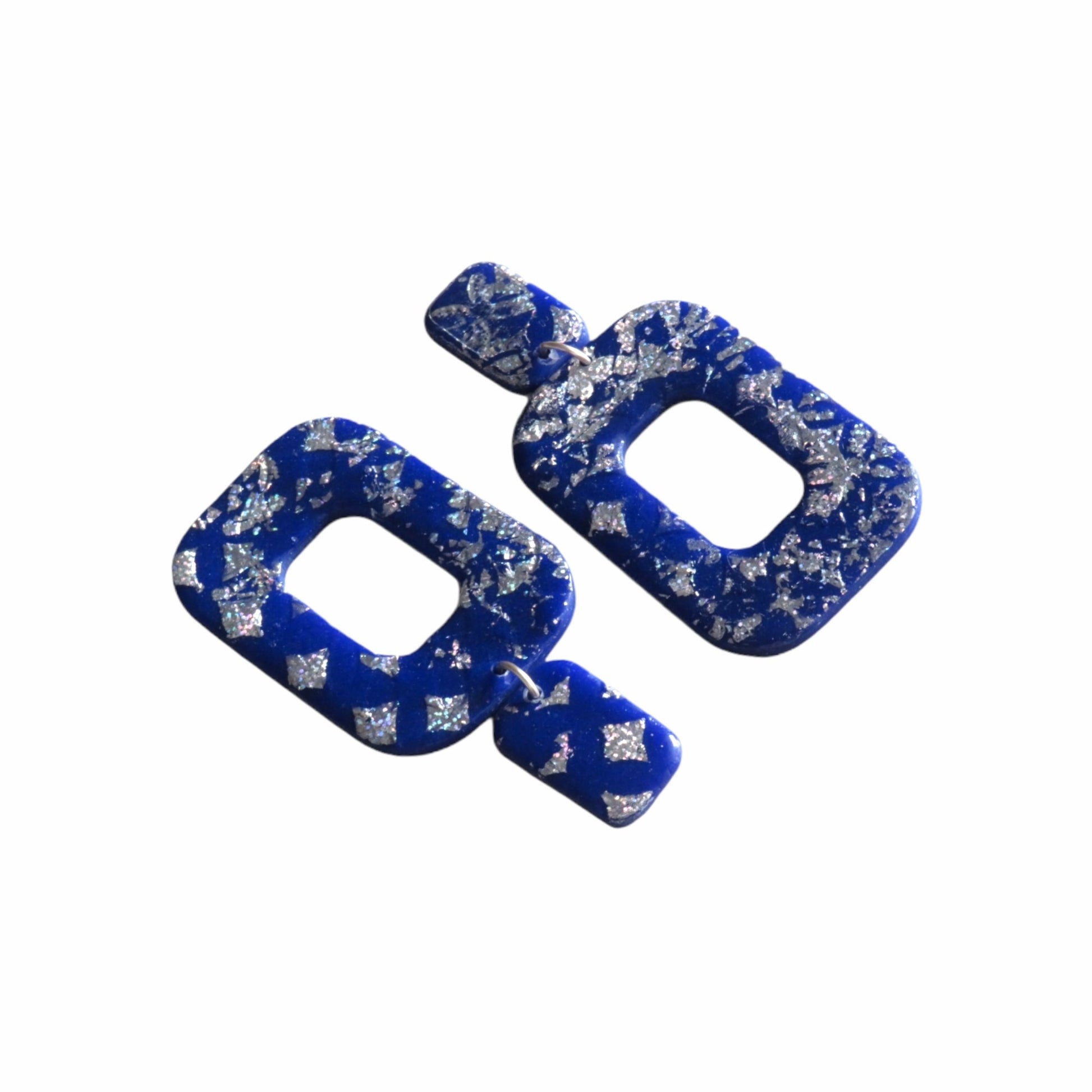 Pendientes azules con relieve de rombos irisados